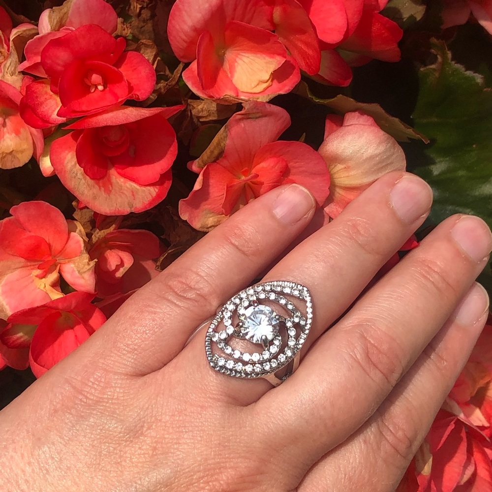EyeCatcher stunning ring   Big Sparkly size 9 - Picture 2 of 5